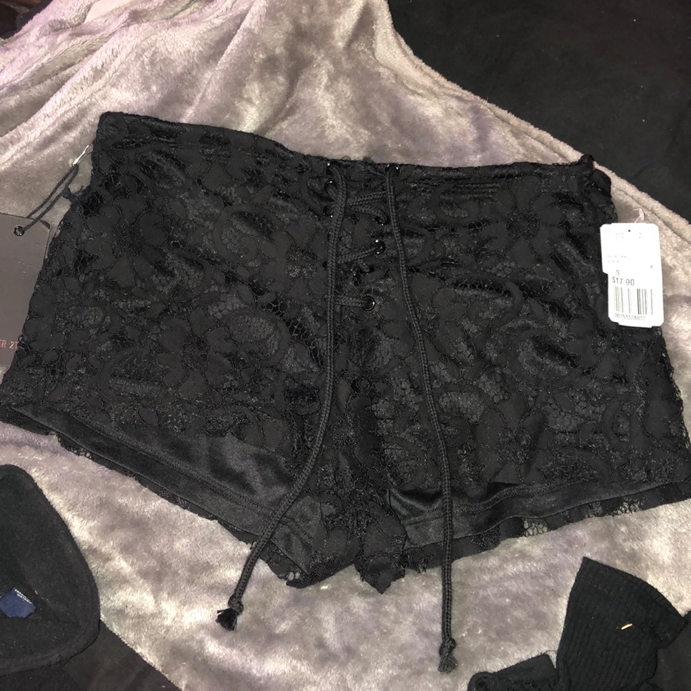 Lace shorts with ties